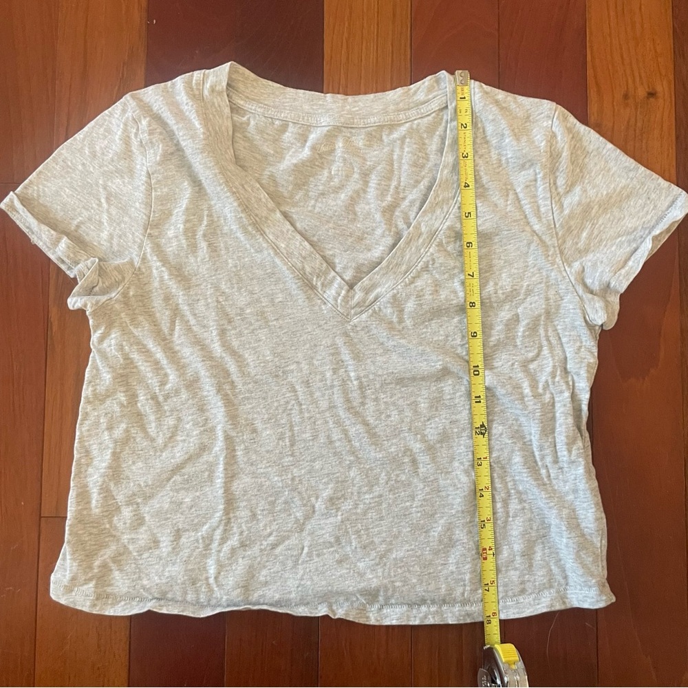 Universal Thread Light Grey Crop Tee V-Neck Medium 100% Cotton - Picture 6 of 6